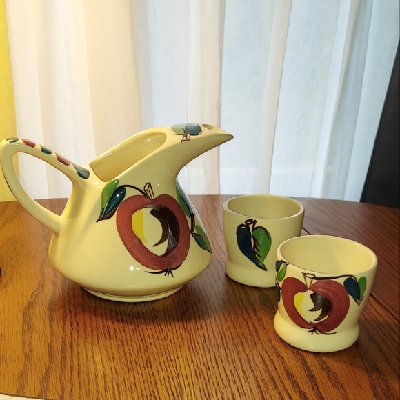 Puritan Pootery Apple Pitcher & Juice Cups